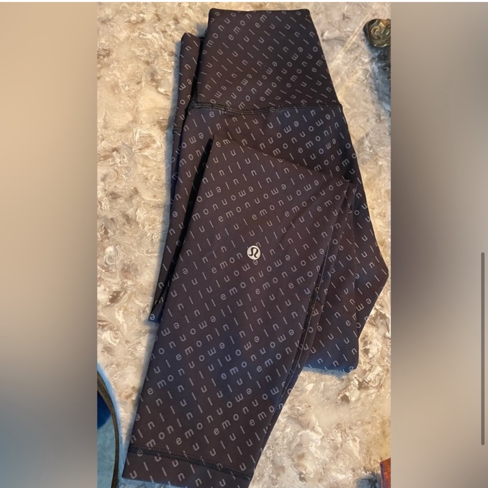 RARE Lululemon Leggings Wunder Train High Rise Tight Mirrorify logo pattern